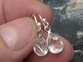 Bergkristal oorbellen in zilver facet geslepen