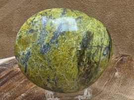 Groene opaal handsteen