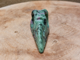 Robijn in zoisiet ravenskull