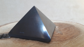 Shungit piramide 4 cm