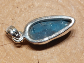 Apatiet hanger in zilver ruw