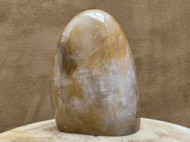 Golden healer sculptuur
