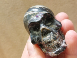 Stichtiet met serpentijn human skull, Australië