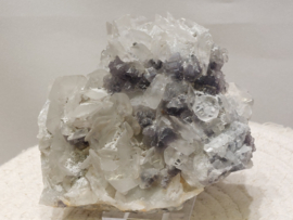 Fluoriet op druzy chalcedoon met calciet, Hunan, China