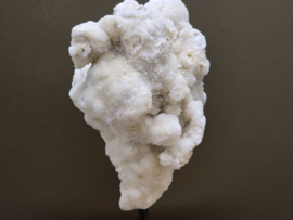 Spirit chalcedoon cluster op standaard uit Indonesië