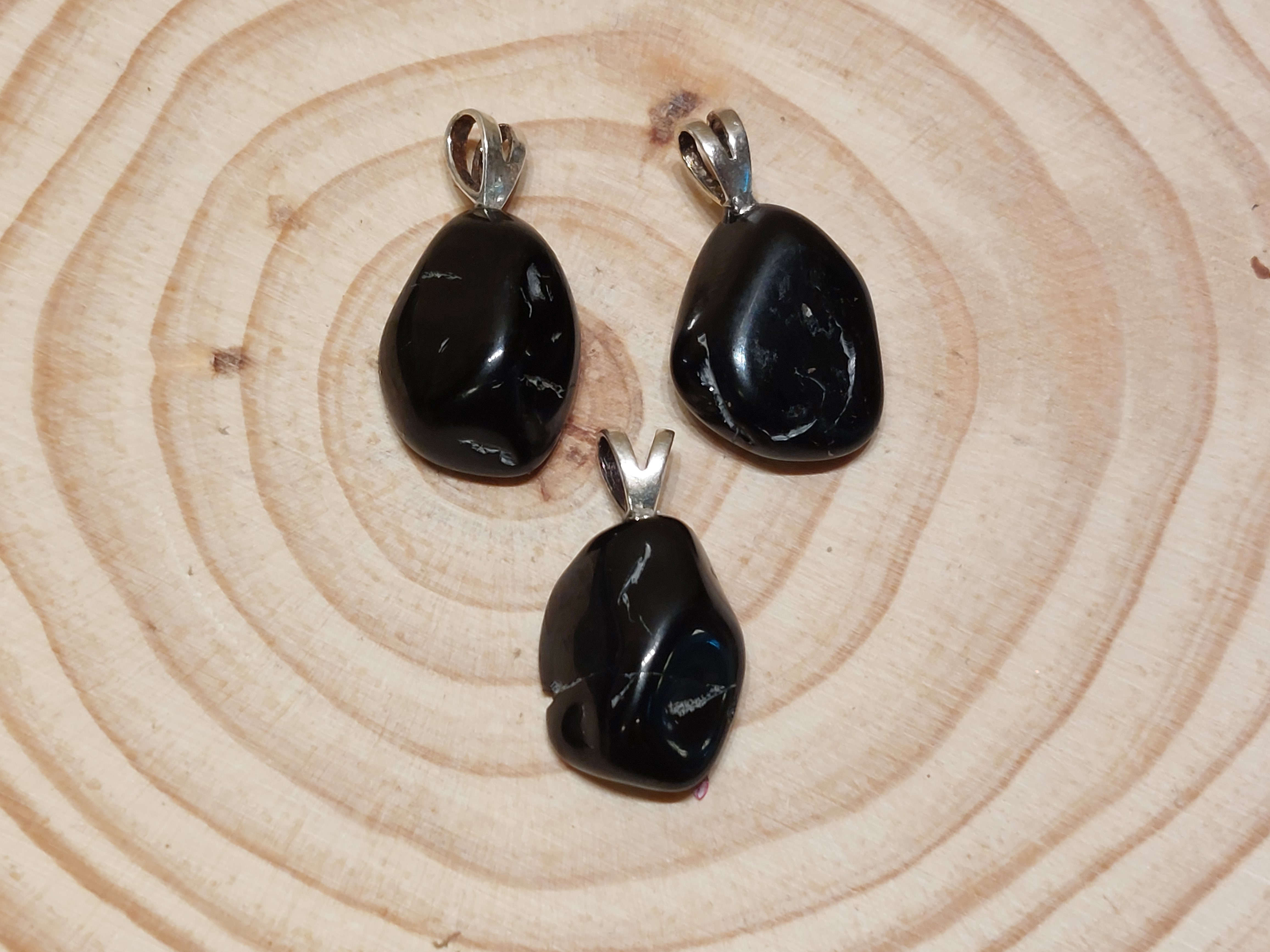Zwarte spinel hanger met zilveren oogje