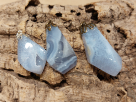Blauwe chalcedoon of blue lace agaat hanger