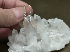 Rozenkwarts oorbellen in zilver