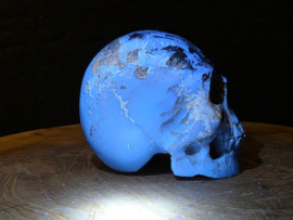 Blauwe amber human skull