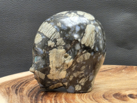 Que sera of vulkaniet elfen being met labradoriet ogen