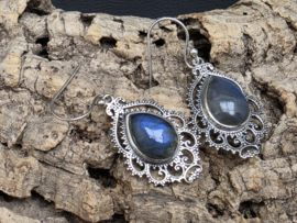 Labradoriet oorbellen in zilver