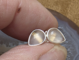 Rozenkwarts oorbellen in zilver