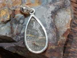 Tijgerijzer hanger in zilver