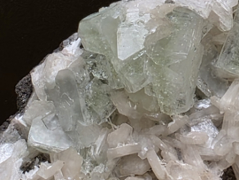 Groene apofylliet met stilbiet