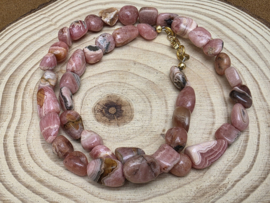Rhodochrosiet ketting met goudkleurige sluiting