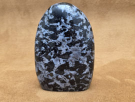 Gabbro merliniet of mystic merliniet sculptuur