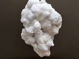 Spirit chalcedoon cluster op standaard uit Indonesië