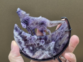 Amethist wolf op maan