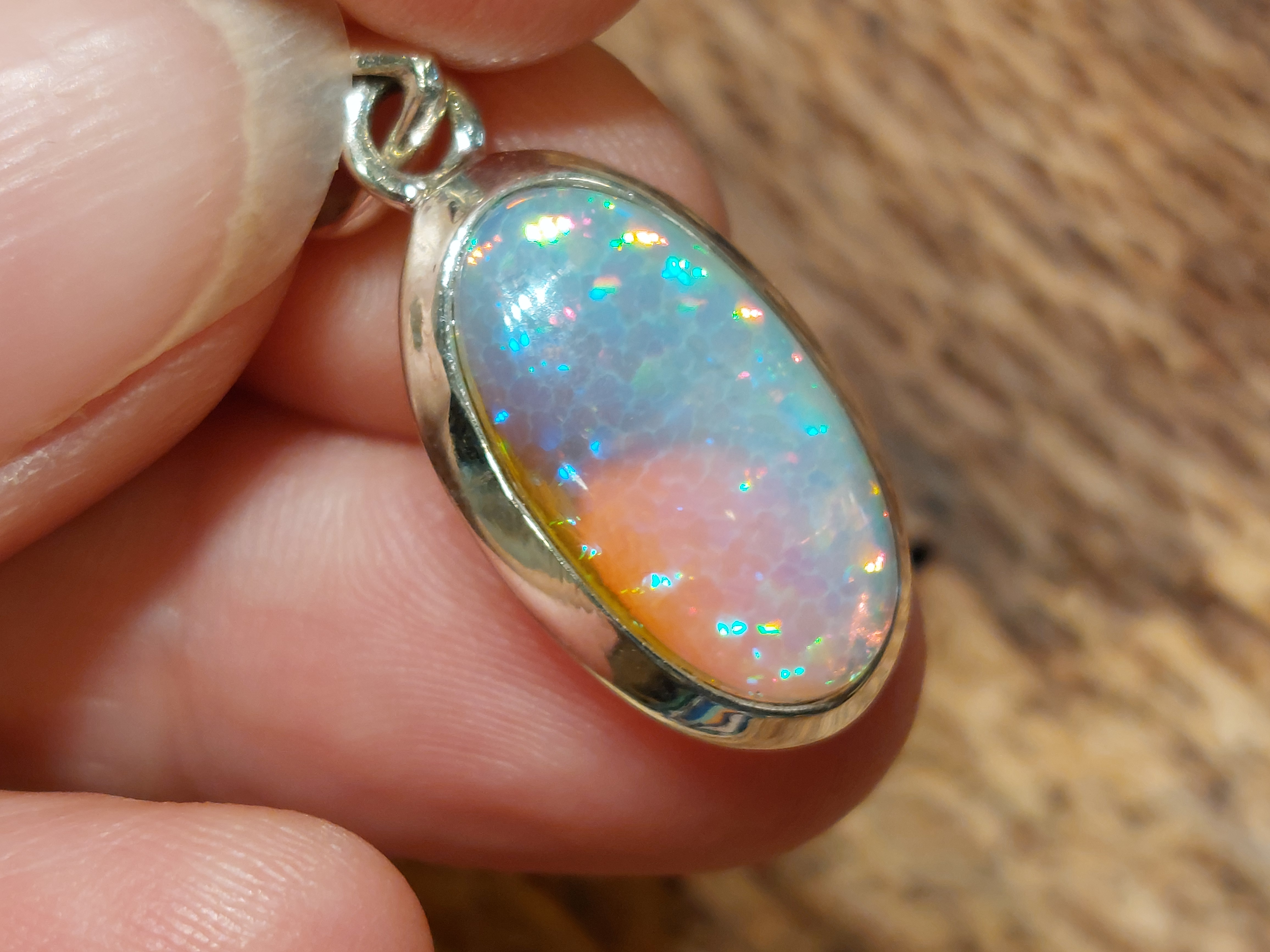 Ethiopisch of welo opaal hanger in zilver