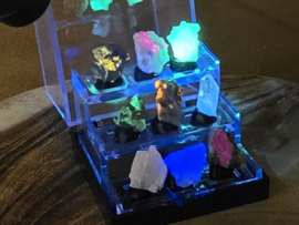 Doosje met diverse uv gevoelige mineralen
