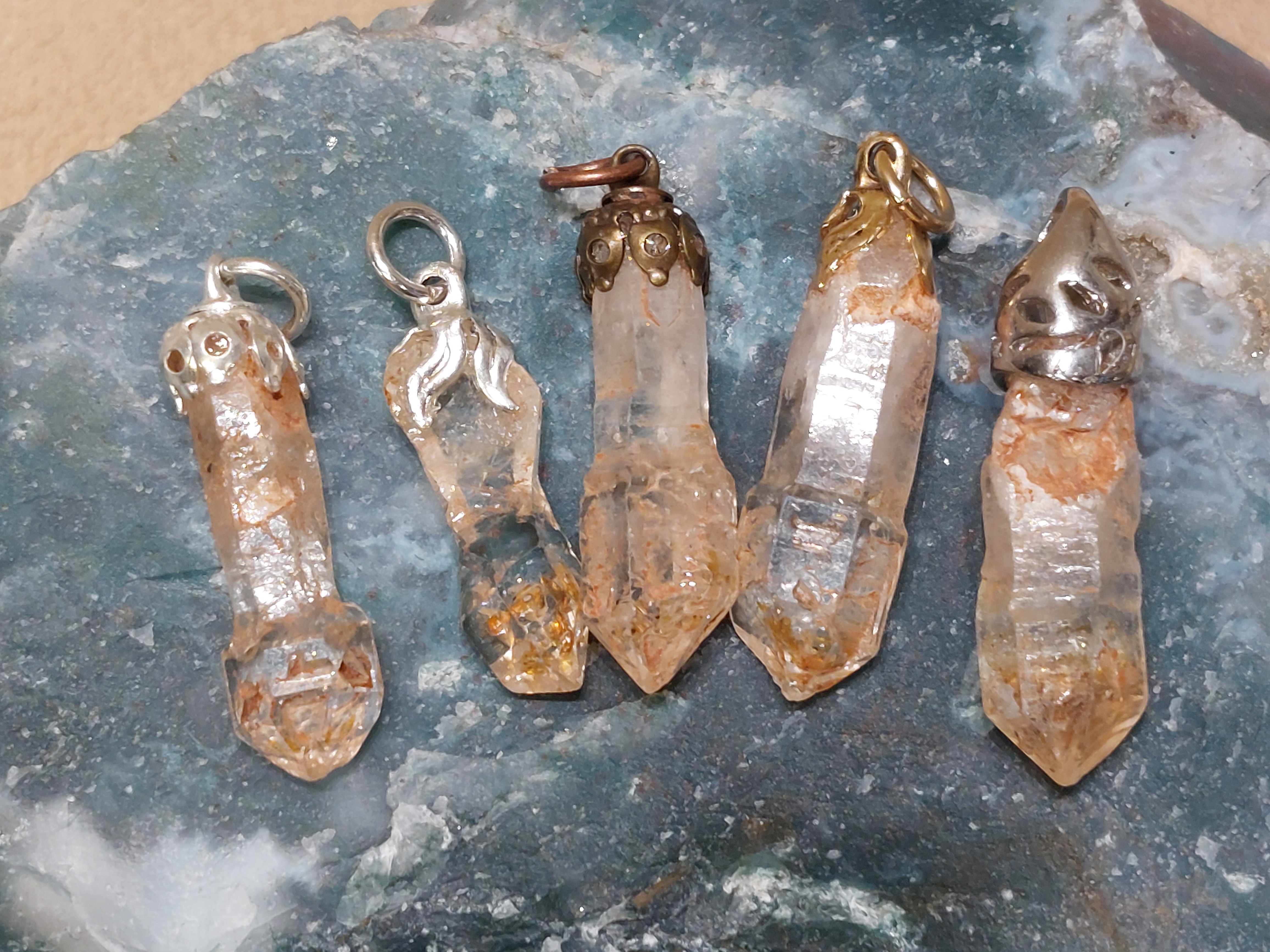 Petroleumkwarts of gouden enhydro hanger
