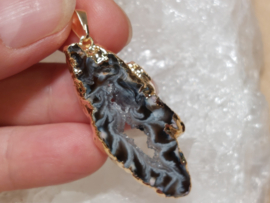 Agaat geode hanger in kneedbaar goud