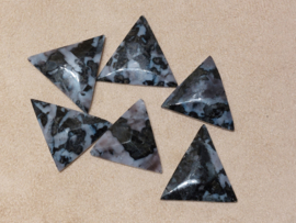Gabbro merliniet of mystic merliniet driehoekjes 6 stuks