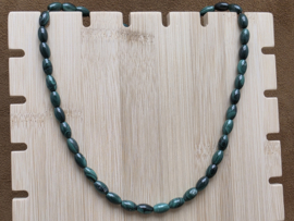 Malachiet ketting met goudkleurige sluiting