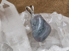 Paraiba toermalijn hanger met zilveren oogje