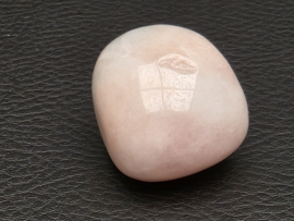 Morganiet knuffelsteen