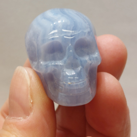 Blauwe chalcedoon of blue lace agaat human skull