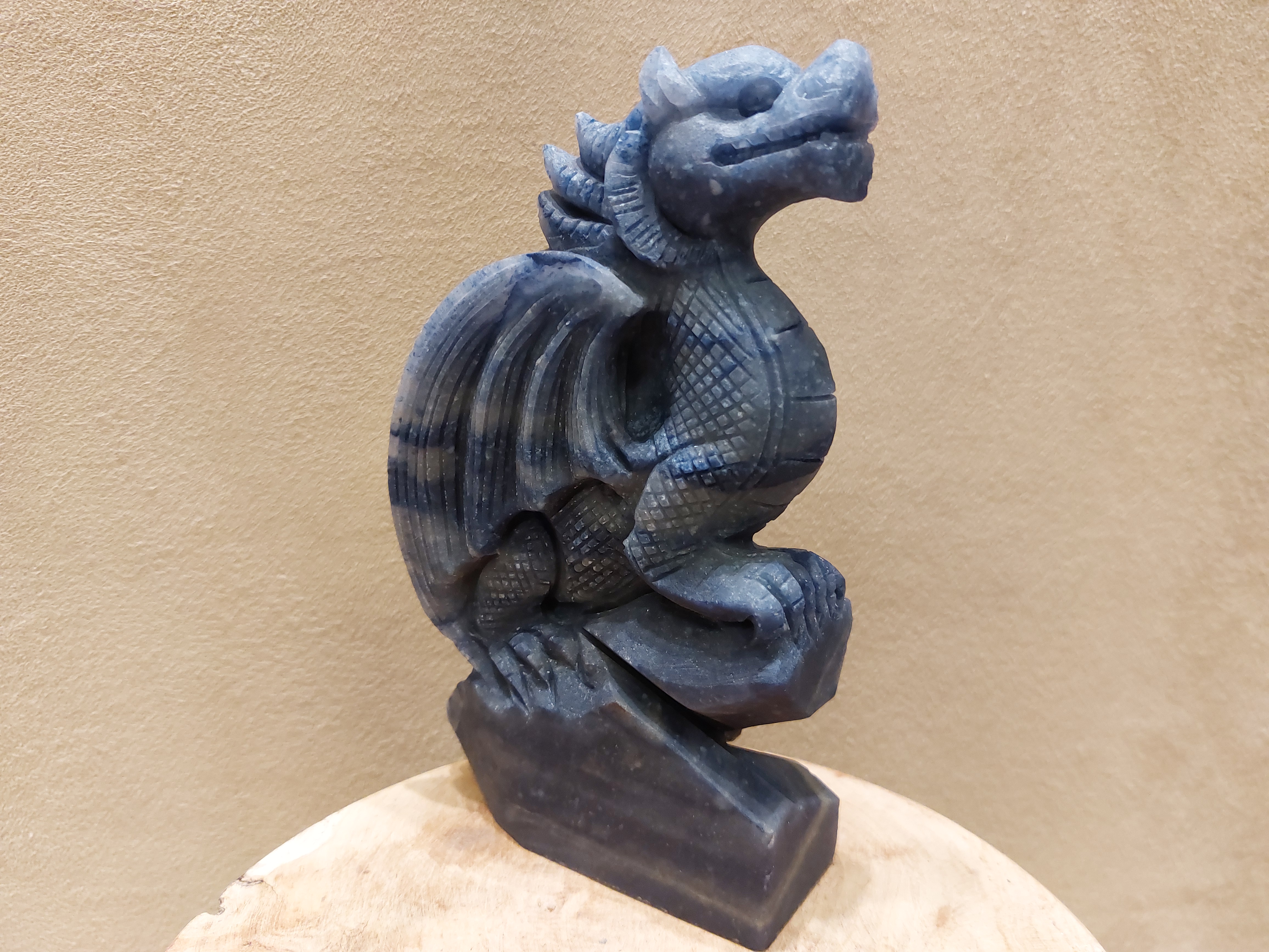 Blauwe kwarts draak full body