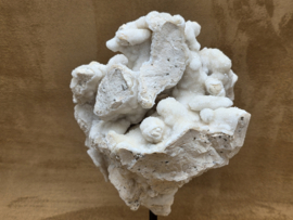 Spirit chalcedoon cluster op standaard uit Indonesië