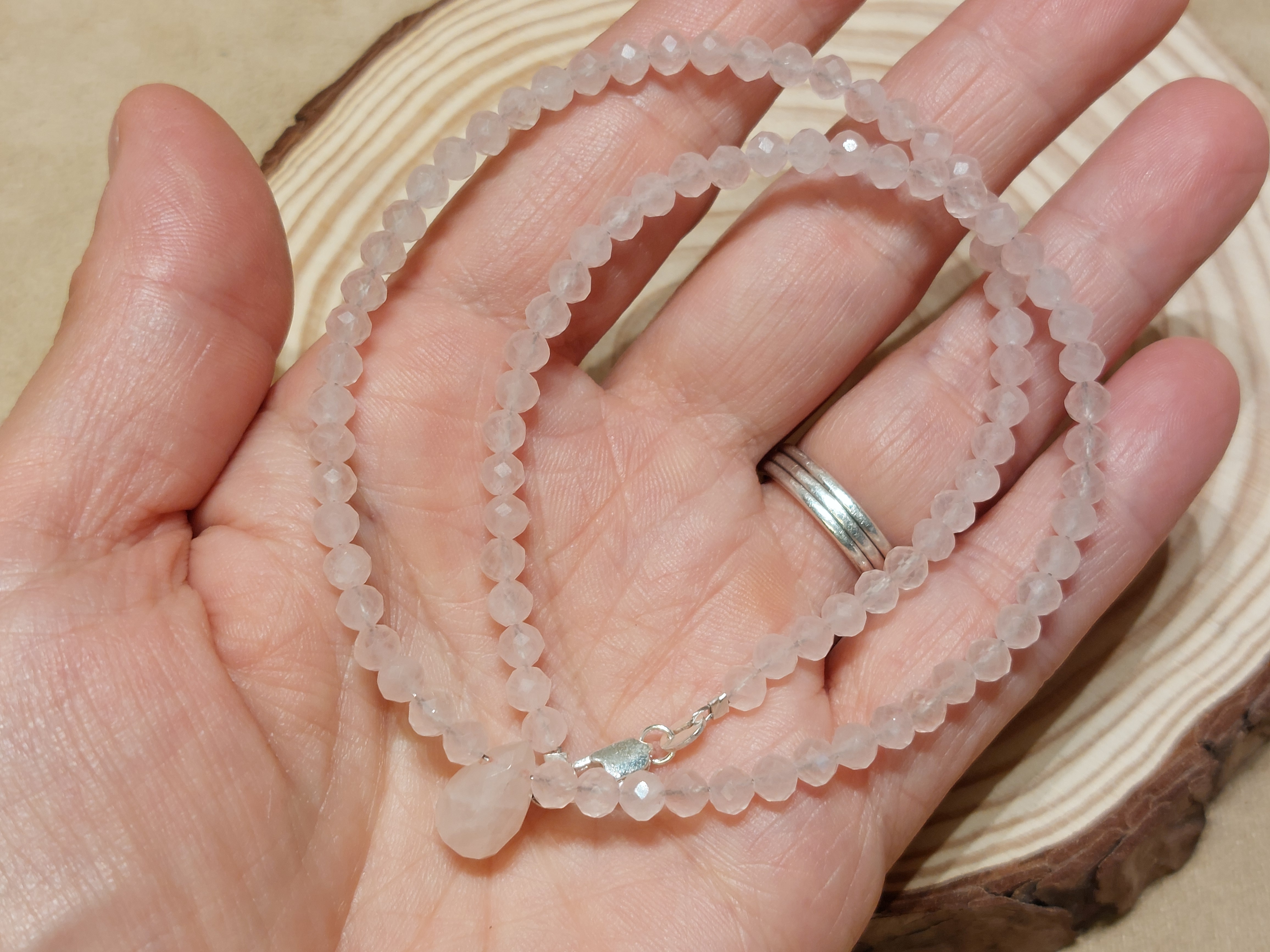Rozenkwarts ketting met hanger facet geslepen