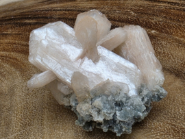Stilbiet op chalcedoon