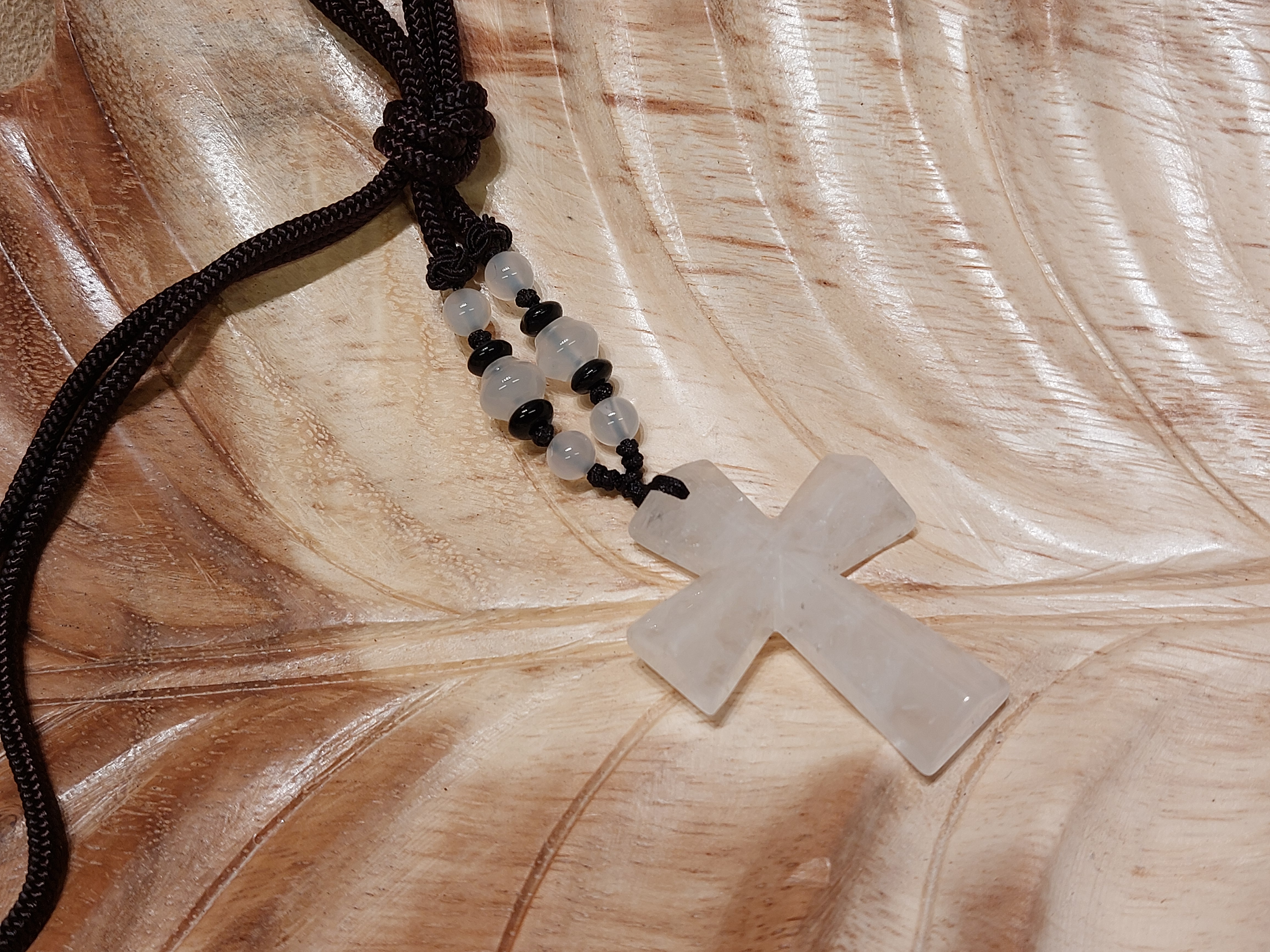 Ketting met bergkristal kruis