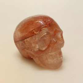 Agnitiet of hematoid kwarts human skull