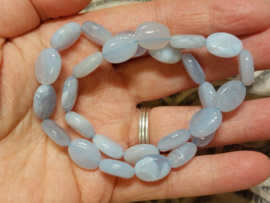 Blauwe chalcedoon of blue lace agaat ovale nugget armband