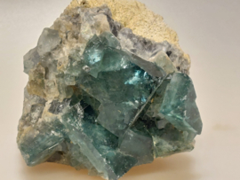 Fluoriet cluster uit Madagaskar, UV gevoelig