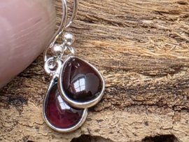 Granaat oorbellen in zilver