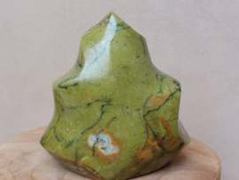 Groene opaal sculptuur/vlam