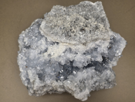 Celestiet cluster groot