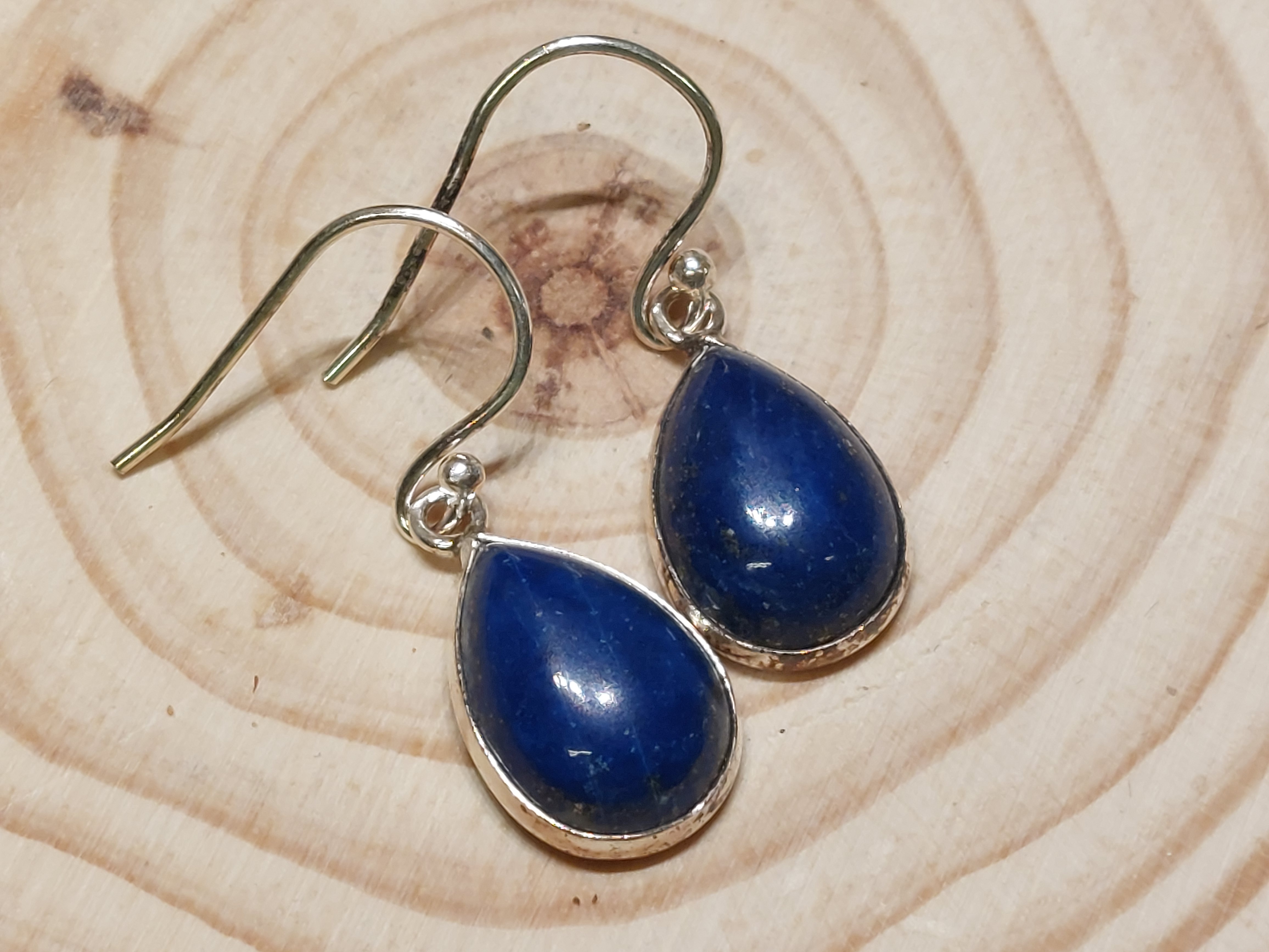 Lapis lazuli oorbellen in zilver