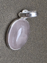 Rozenkwarts hanger in zilver