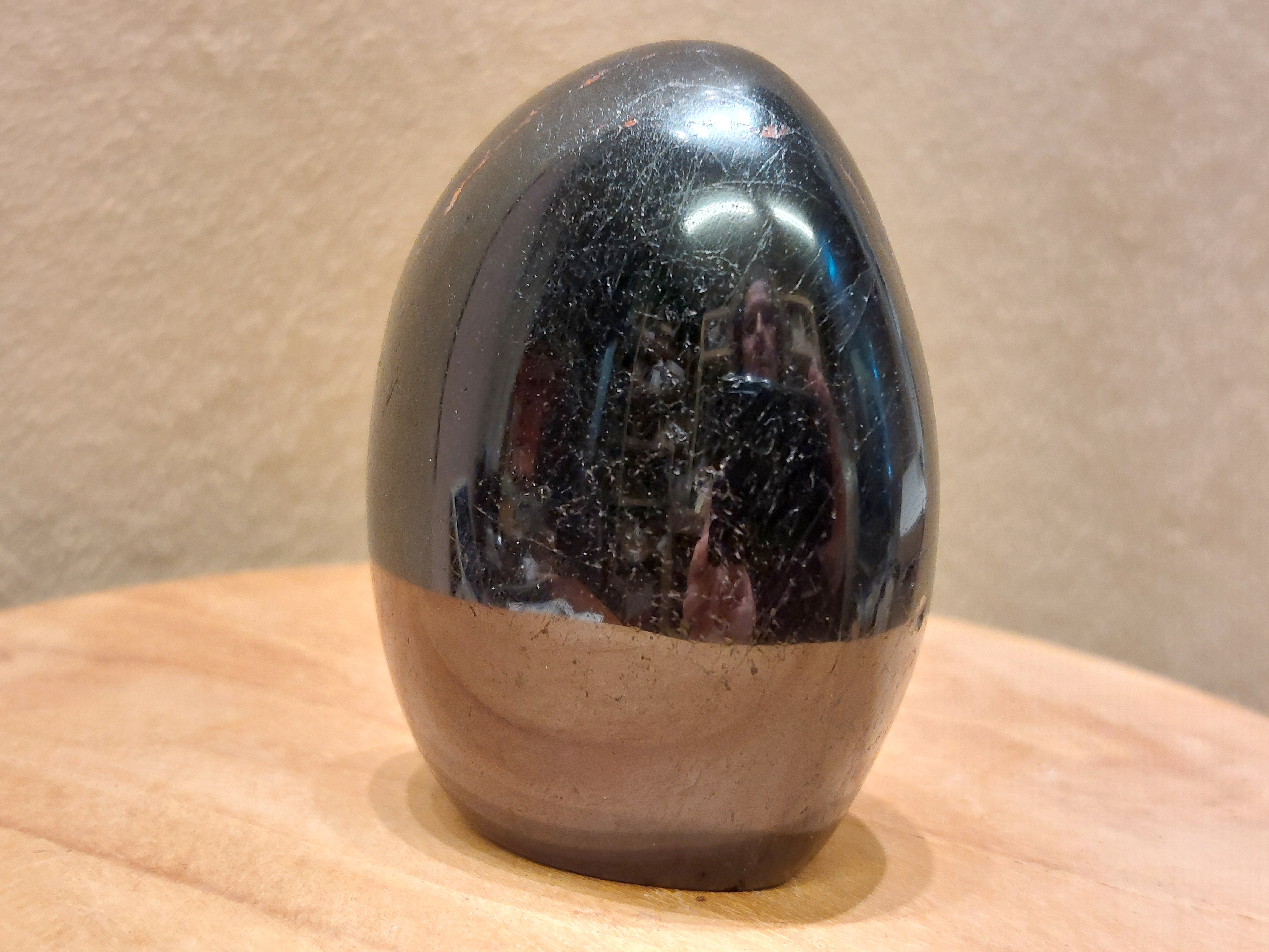 Zwarte toermalijn sculptuur