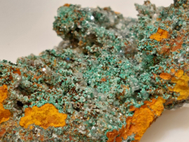 Aurichalciet met calciet cluster