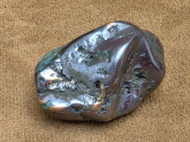 Cupriet met chrysocolla knuffelsteen, Afrika