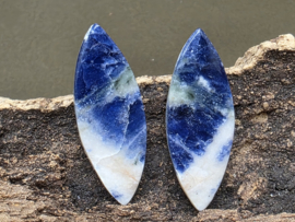 Sodaliet cabochons set van 2