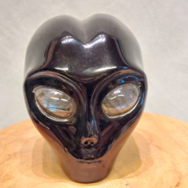 Zwarte obsidiaan star being met labradoriet ogen
