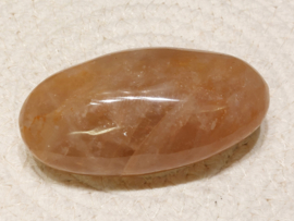 Agnitiet of hematoid kwarts handsteen